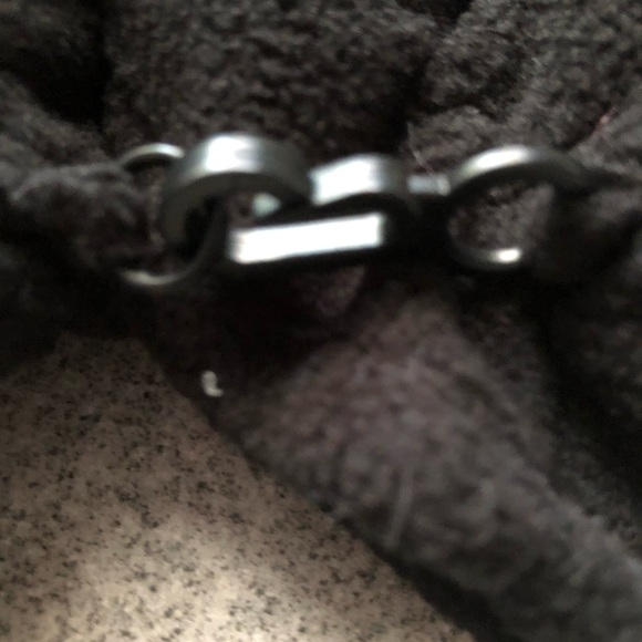 Boy”s 2 piece Nike Set Hat and Gloves - Picture 5 of 8